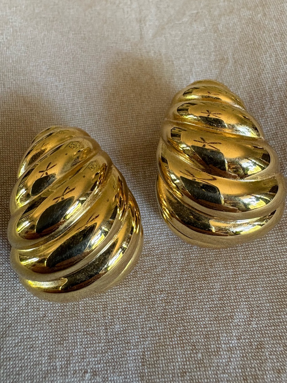 Vintage Napier gold toned swirl horn earrings